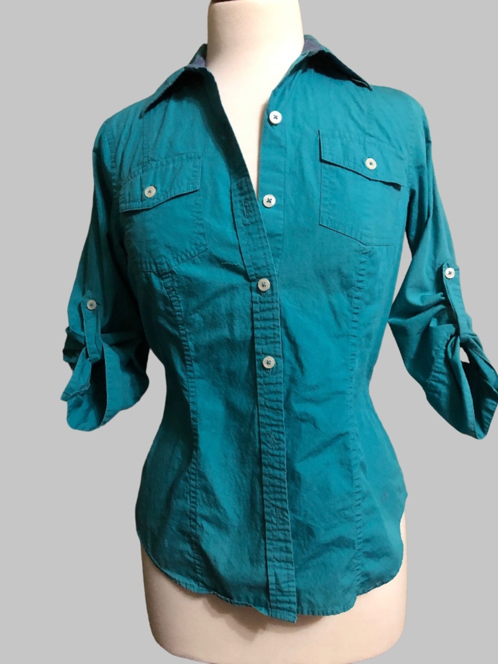✨ Van Heusen Teal Roll-Tab Button Down Shirt (XS) ✨
